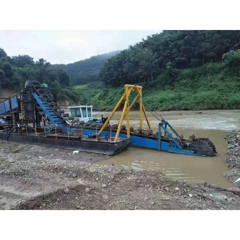 河道淘金船